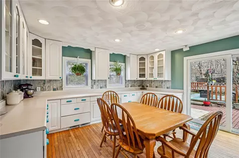 Kitchen - 26 Barton Ave, Warwick, RI 02889 photo 3 of 6