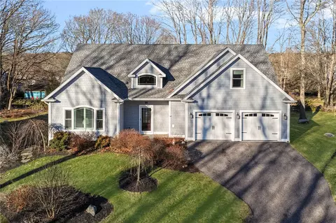 35 Abbey Rd, South Kingstown, RI 02879