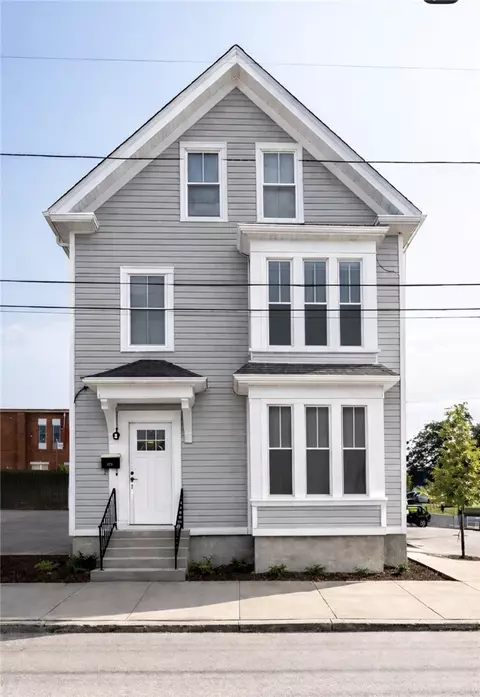 27 Robin St, Providence, RI 02908