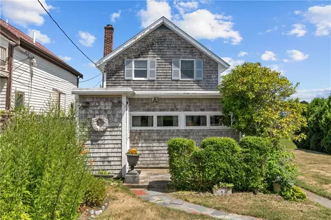 53 Green St, Portsmouth, RI 02871