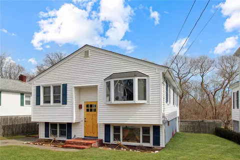 6 Sullivan St, Newport, RI 02840