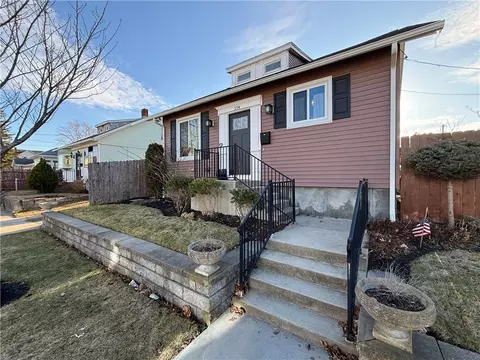 214 Grand Ave, Pawtucket, RI 02861