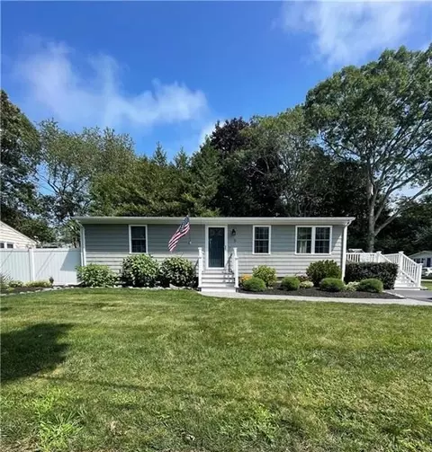 5 Wayland Trl, Narragansett, RI 02882