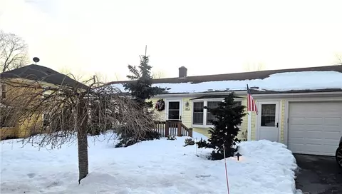 402 Main St, Hope, RI 02831
