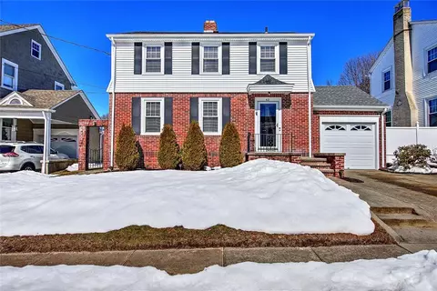 42 Mountain Ave, Riverside, RI 02915