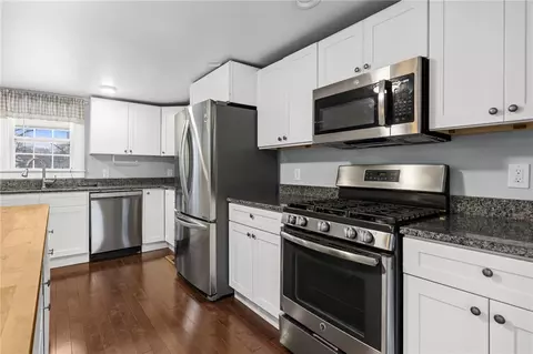 Kitchen - 32 Pilgrim Ave, Coventry, RI 02816 photo 4 of 6