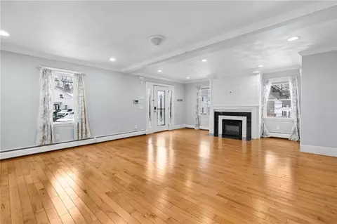 Living - 32 Pilgrim Ave, Coventry, RI 02816 photo 3 of 8