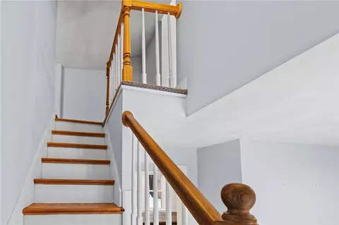 Entry Way - 32 Pilgrim Ave, Coventry, RI 02816 photo 6 of 8