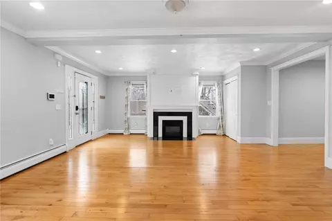 Living - 32 Pilgrim Ave, Coventry, RI 02816 photo 4 of 8