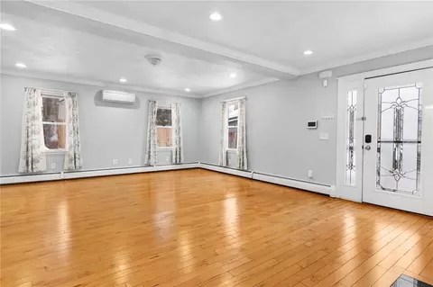 Living - 32 Pilgrim Ave, Coventry, RI 02816 photo 2 of 8