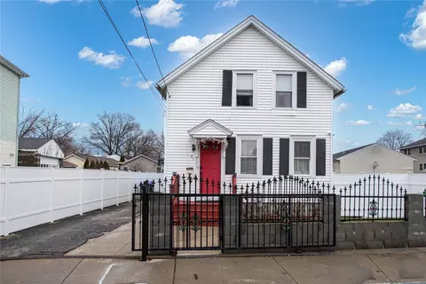 45 Tappan St, Providence, RI 02908