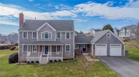 75 Prospect Ln, Portsmouth, RI 02871