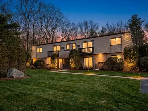 15 Apple Valley Pkwy #2, Greenville, RI 02828