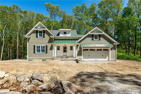 520 Greenbush Rd, East Greenwich, RI 02818