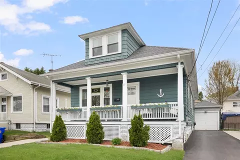 62 Peckham Ave, North Providence, RI 02908
