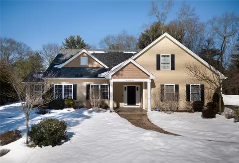 163 Hanton Rd, North Smithfield, RI 02896