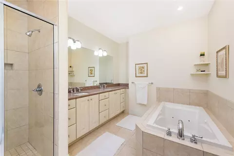 Bath - 8 Kettle Close, Westerly, RI 02891 photo 1 of 3