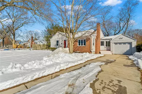 52 Dahlia St, Warwick, RI 02888