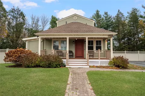 3 W Prospect St, Greenville, RI 02828