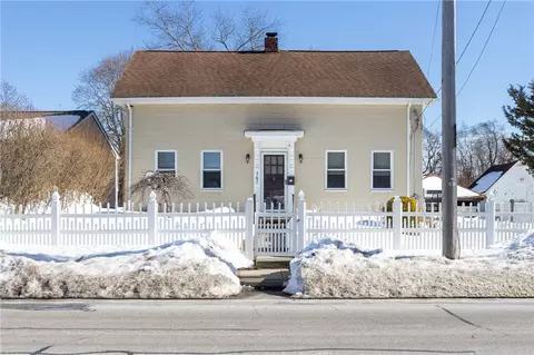 567 Providence St, Warwick, RI 02886