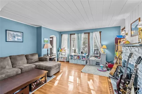 Living - 87 Kermit St, Woonsocket, RI 02895 photo 2 of 3