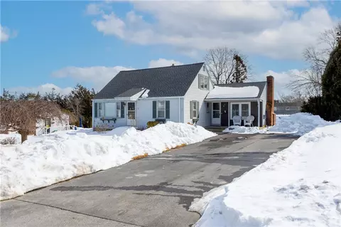 72 Westfield Dr, Cranston, RI 02920