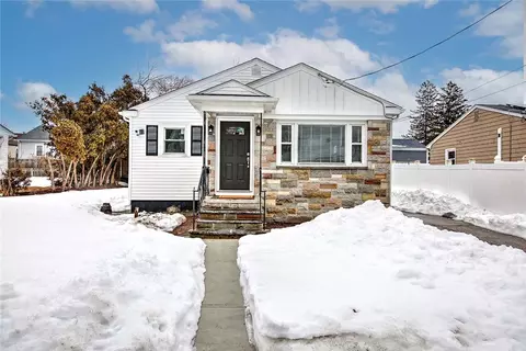 46 Hopewell Ave, Cranston, RI 02920