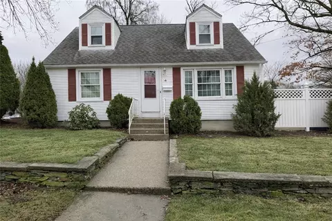 14 Amanda St, Cranston, RI 02920