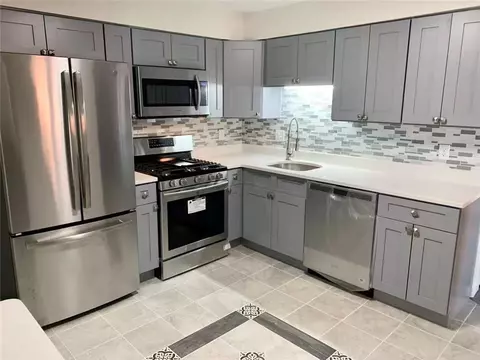 5 Cynthia Dr #17, North Providence, RI 02911
