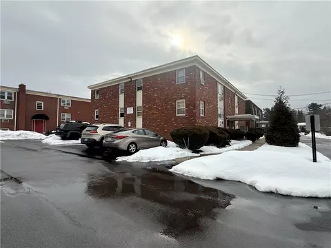 5 Cynthia Dr #17, North Providence, RI 02911