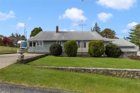 26 Chardon Dr, Portsmouth, RI 02871