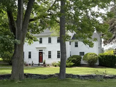 417 Middle Rd, Portsmouth, RI 02871