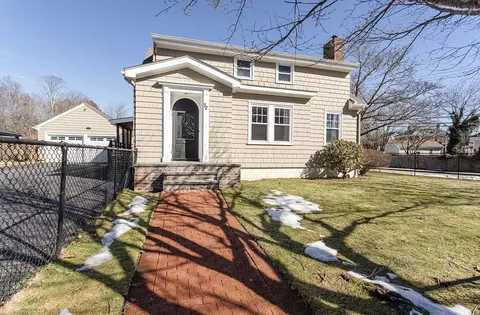 72 Bedlow Ave, Newport, RI 02840