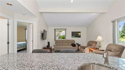 Living - 993 Williamsburg Cir, Warwick, RI 02886 photo 3 of 4