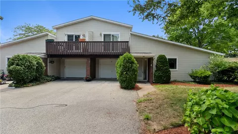 993 Williamsburg Cir, Warwick, RI 02886