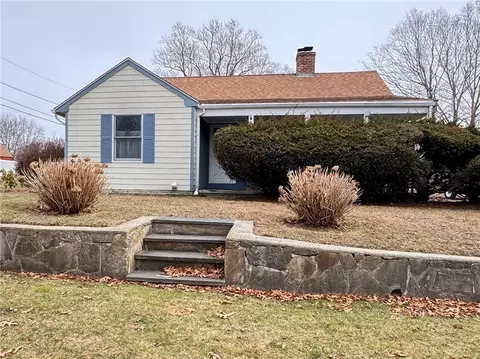 87 Lincoln Park Ave, Cranston, RI 02920
