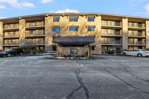 650 E Greenwich Ave #3/102, West Warwick, RI 02893