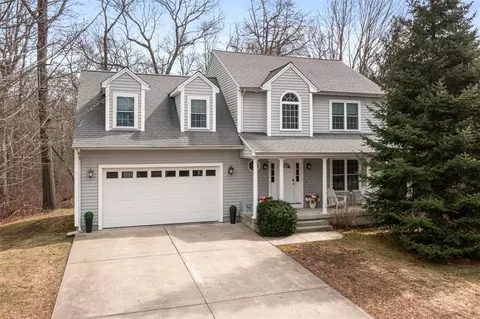 322 Washington Rd, Barrington, RI 02806