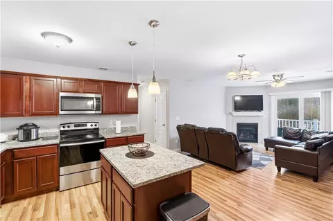 9 Gray Coach Ln #911, Cranston, RI 02921