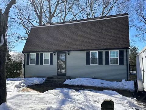 99 Silverwood Ln, West Warwick, RI 02893
