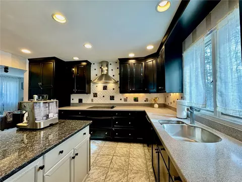 Kitchen - 25 Coachman Pike, Ledyard, CT 06339 photo 3 of 6