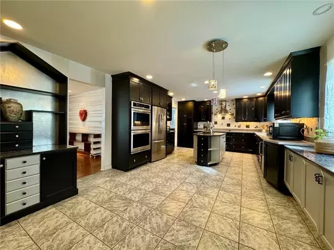 Kitchen - 25 Coachman Pike, Ledyard, CT 06339 photo 4 of 6