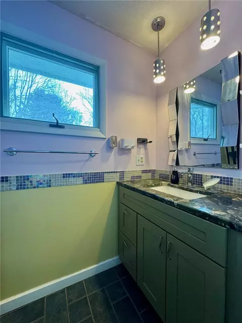 Bath - 25 Coachman Pike, Ledyard, CT 06339 photo 1 of 5