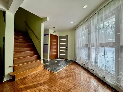 Entry Way - 25 Coachman Pike, Ledyard, CT 06339 photo 1 of 2