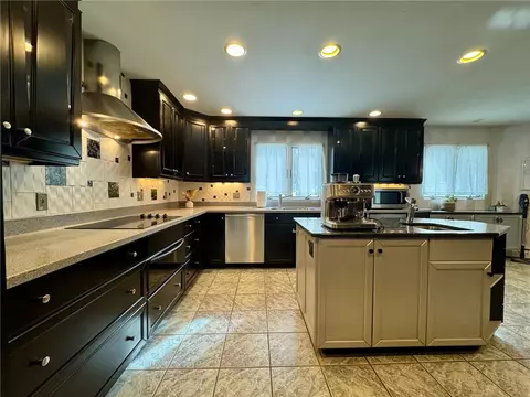 Kitchen - 25 Coachman Pike, Ledyard, CT 06339 photo 5 of 6
