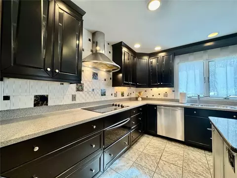 Kitchen - 25 Coachman Pike, Ledyard, CT 06339 photo 2 of 6