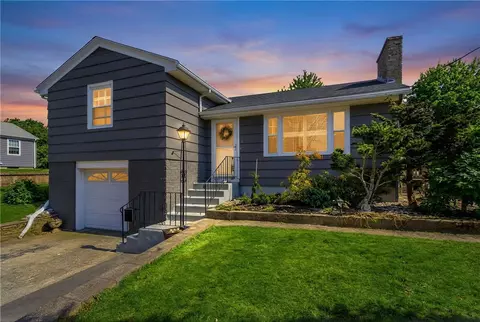 14 Clara Rd, Tiverton, RI 02878