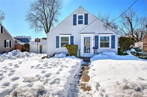 37 Larchmere Dr, Rumford, RI 02916