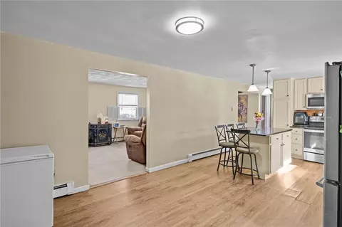 Entry Way - 2 Marian Ln, Woonsocket, RI 02895 photo 4 of 4