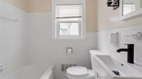 Bath - 6 Seneca St, Warwick, RI 02886 photo 2 of 2